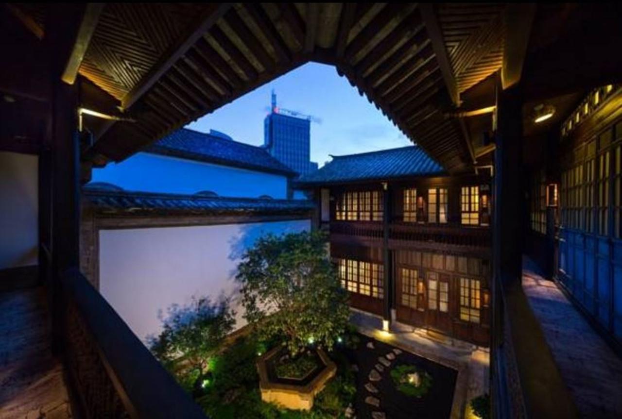Silver Chest Boutique Hotel Куньмин Экстерьер фото